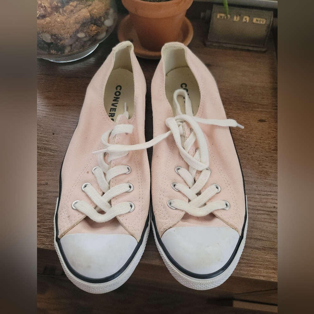 Pink converse